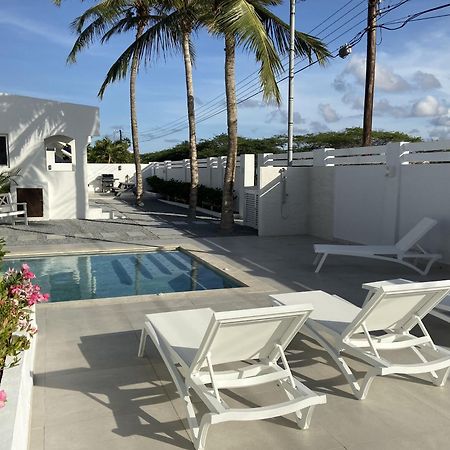 Movida Inn Aruba Palm Beach Exterior foto