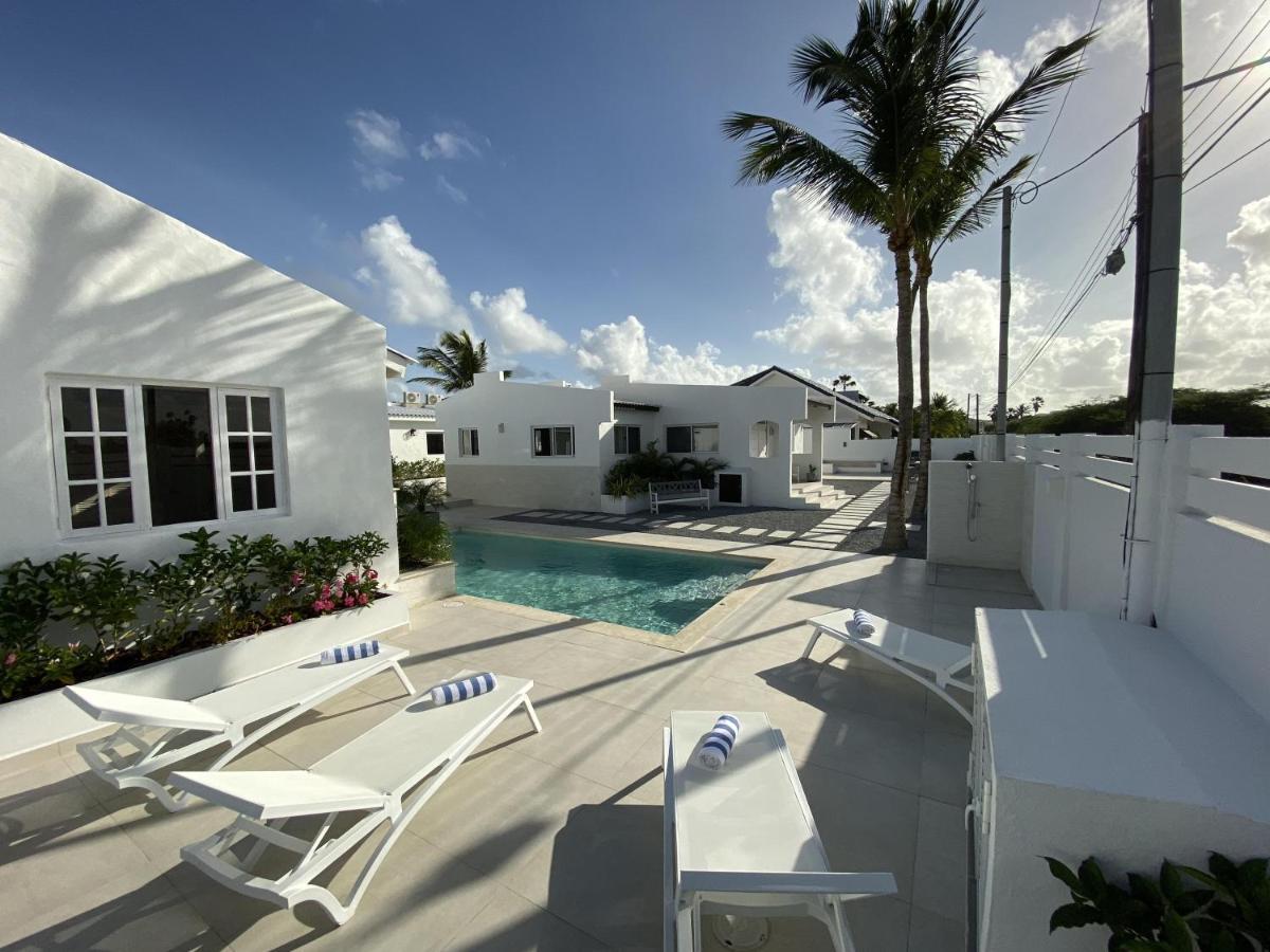 Movida Inn Aruba Palm Beach Exterior foto