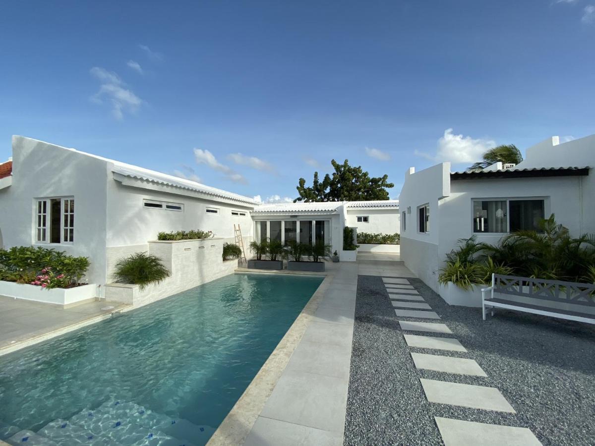 Movida Inn Aruba Palm Beach Exterior foto