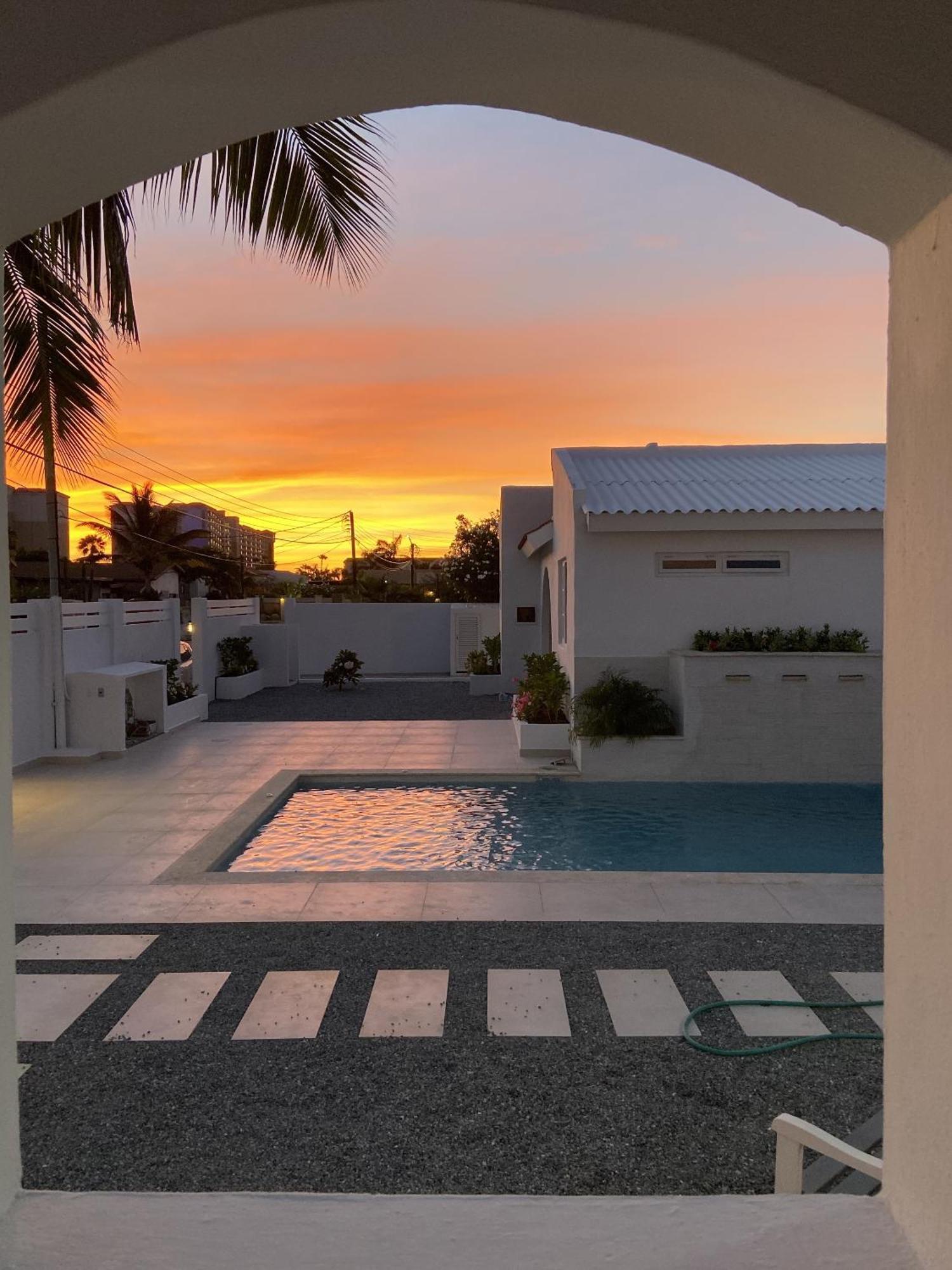 Movida Inn Aruba Palm Beach Exterior foto